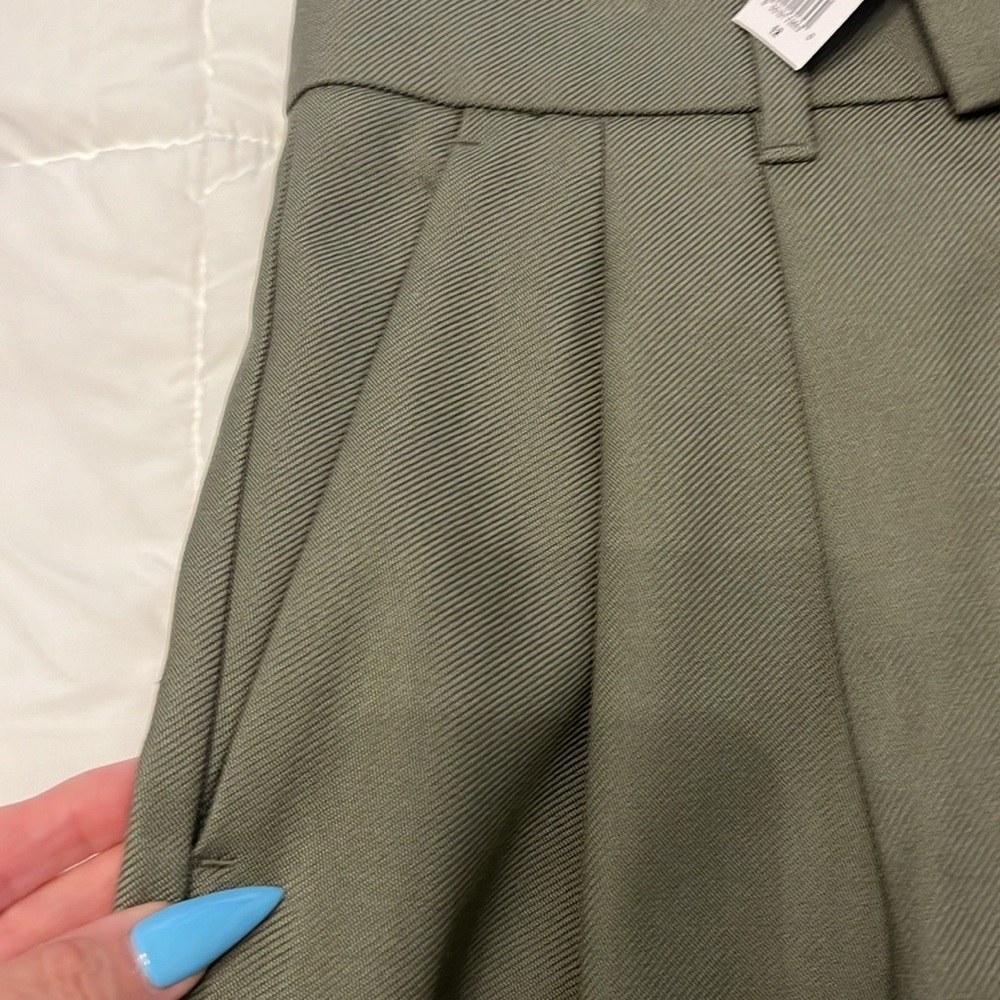 Banana Republic Olive Green Women's Bermuda shorts brand new with tags size 12 - Picture 11 of 11